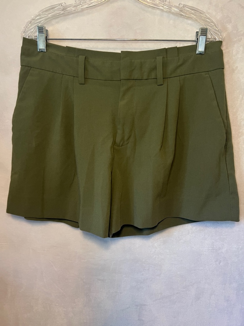 Banana Republic Olive Green Tailored Shorts Belted Waist Classic Chic Sz 12